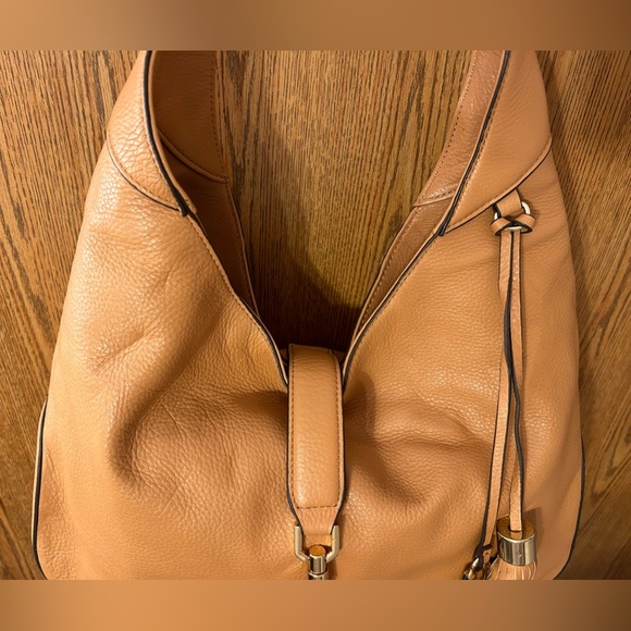G.I.L.I. Genuine Leather Hobo w/ Gold Hardware - Picture 4 of 13